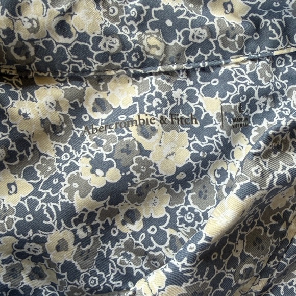 Abercrombie & Fitch Short Sleeve Button Down Floral - Picture 3 of 5